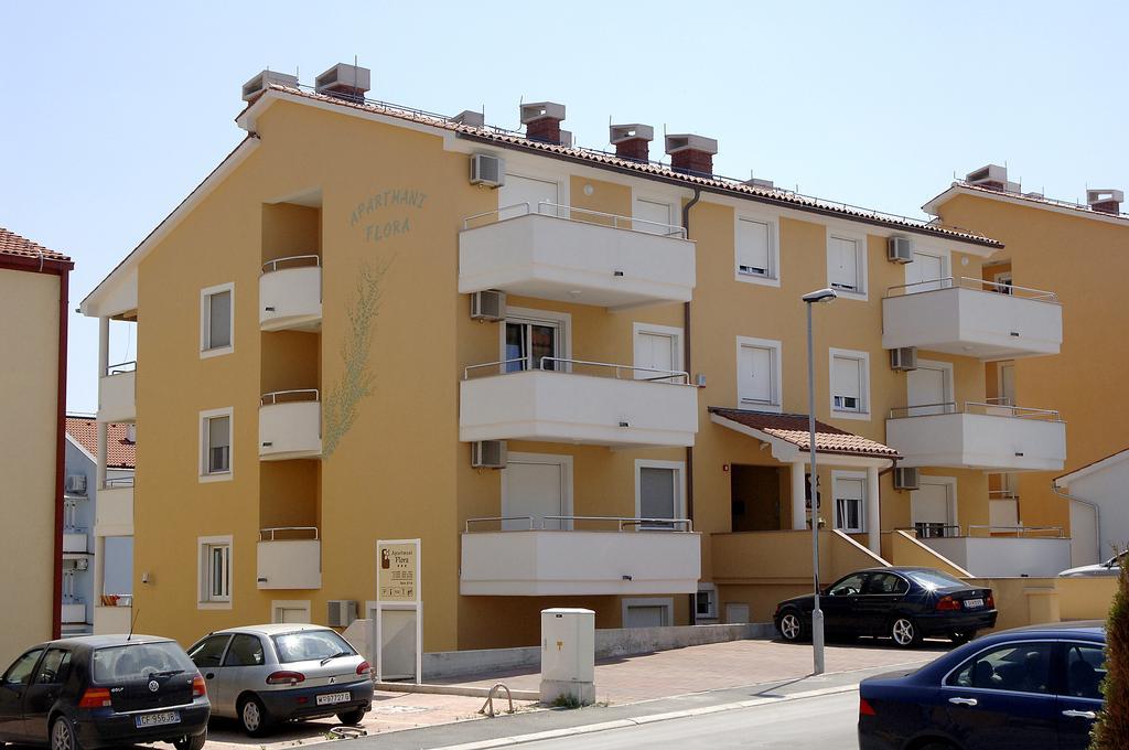 Apartments Flora Premantura Buitenkant foto
